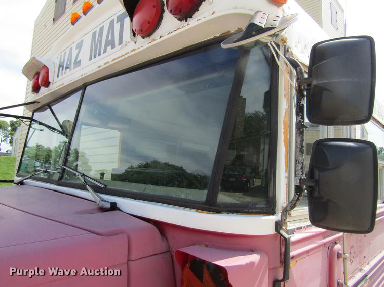 image for item DF3818 1995 GMC Blue Bird DV200G shuttle bus