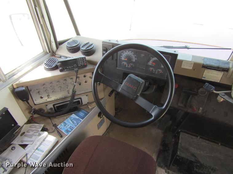 image for item DF3818 1995 GMC Blue Bird DV200G shuttle bus