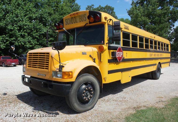image for item EI9831 2000 International 3800 school bus
