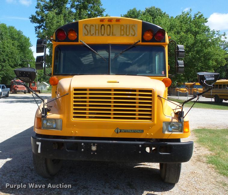 image for item EI9831 2000 International 3800 school bus