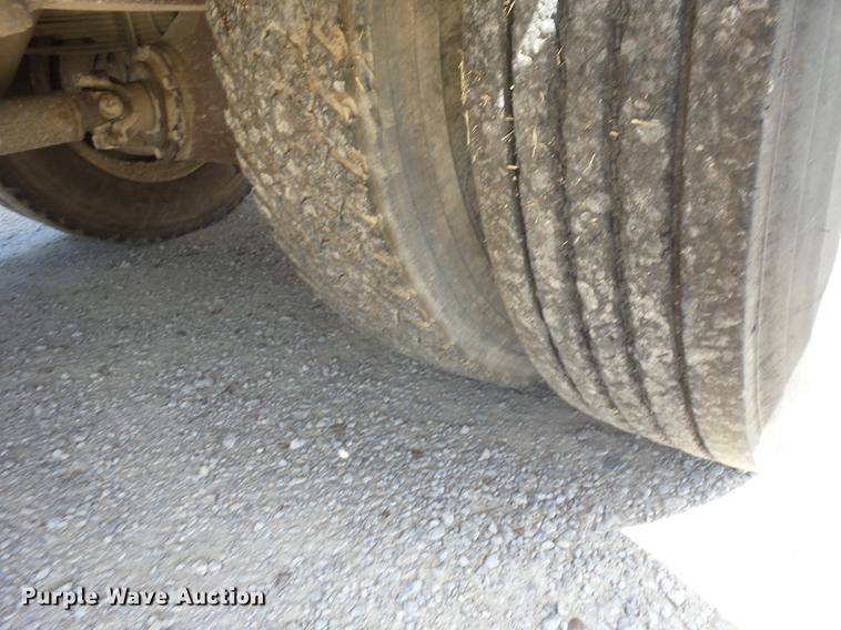 image for item EI9831 2000 International 3800 school bus