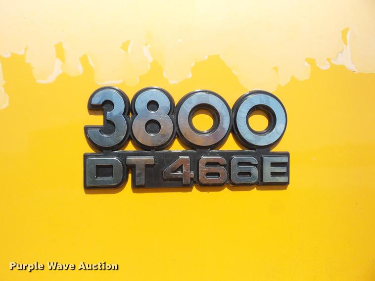 image for item EI9831 2000 International 3800 school bus