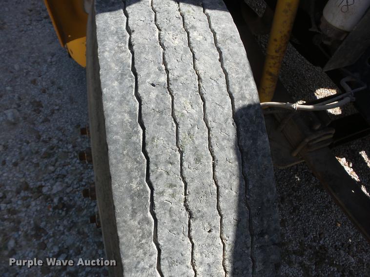 image for item EI9831 2000 International 3800 school bus