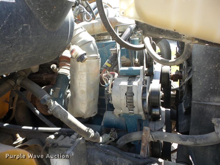 image for item EI9831 2000 International 3800 school bus