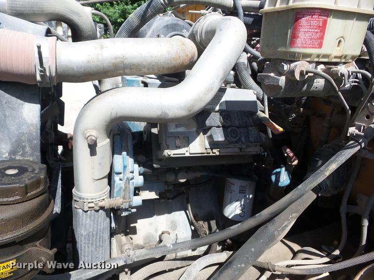 image for item EI9831 2000 International 3800 school bus