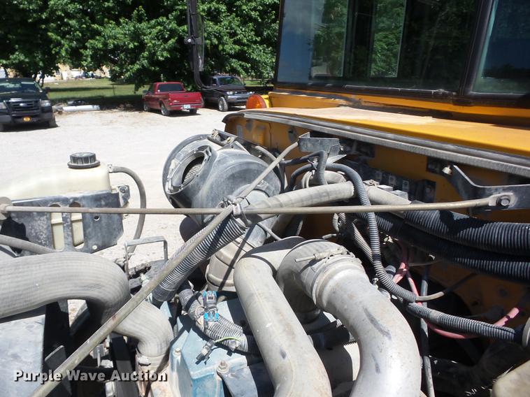 image for item EI9831 2000 International 3800 school bus