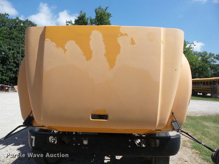 image for item EI9831 2000 International 3800 school bus