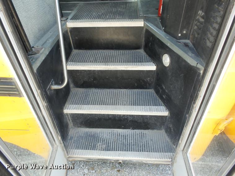 image for item EI9831 2000 International 3800 school bus