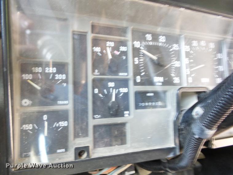 image for item EI9831 2000 International 3800 school bus