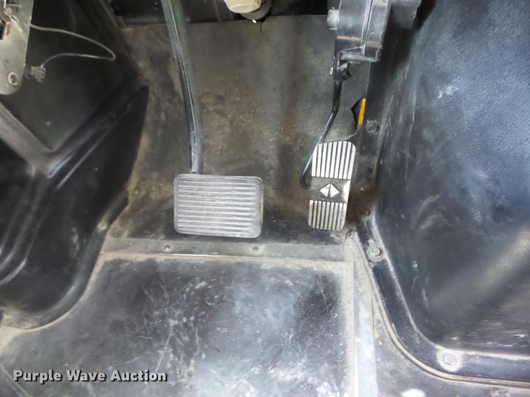 image for item EI9831 2000 International 3800 school bus