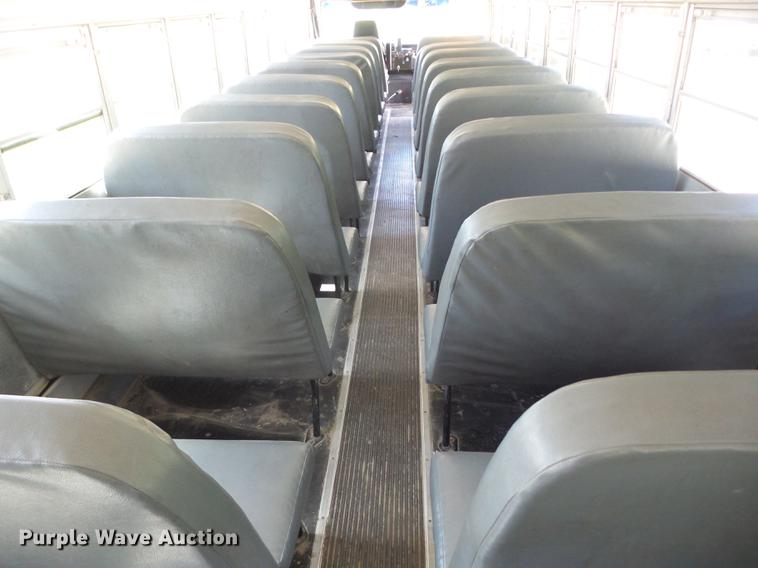 image for item EI9831 2000 International 3800 school bus