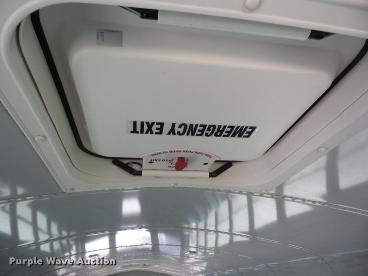 image for item EI9831 2000 International 3800 school bus