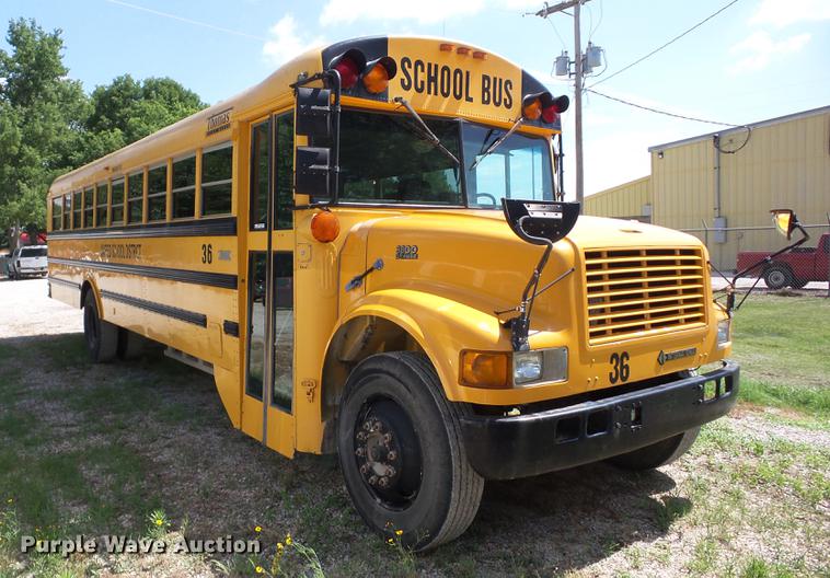 image for item EI9832 1999 International 3800 school bus