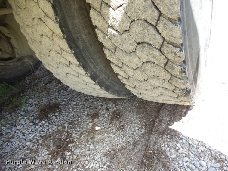 image for item EI9832 1999 International 3800 school bus