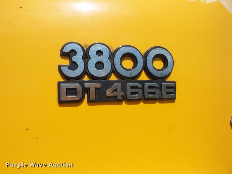 image for item EI9832 1999 International 3800 school bus