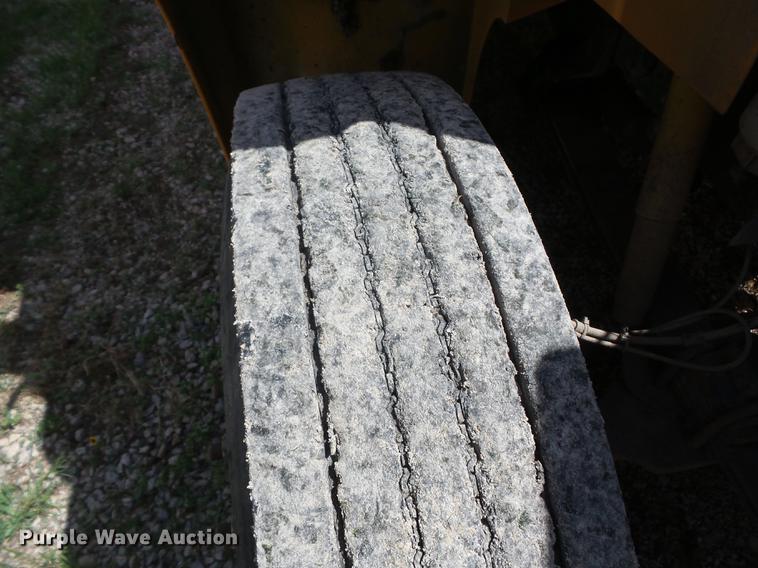 image for item EI9832 1999 International 3800 school bus