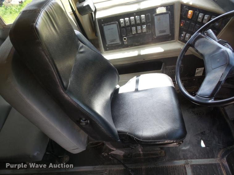 image for item EI9832 1999 International 3800 school bus