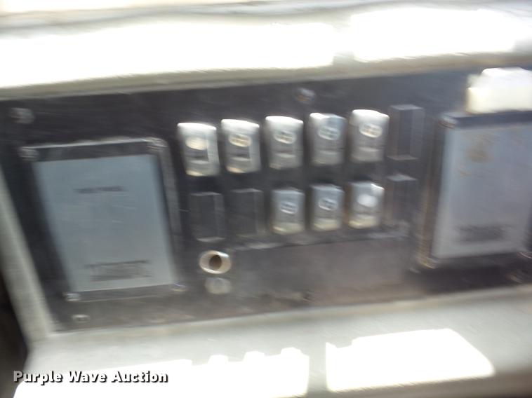 image for item EI9832 1999 International 3800 school bus