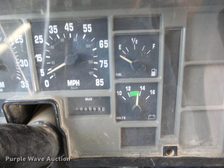 image for item EI9832 1999 International 3800 school bus