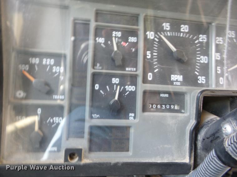 image for item EI9832 1999 International 3800 school bus