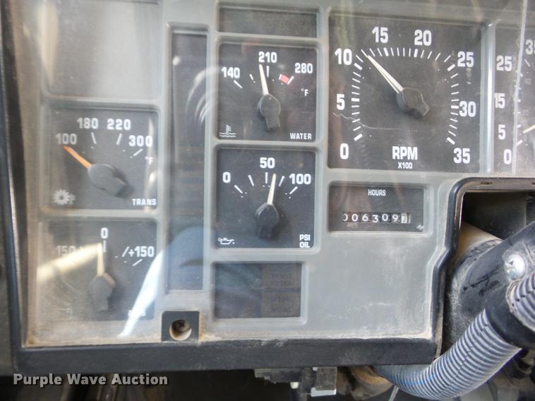 image for item EI9832 1999 International 3800 school bus