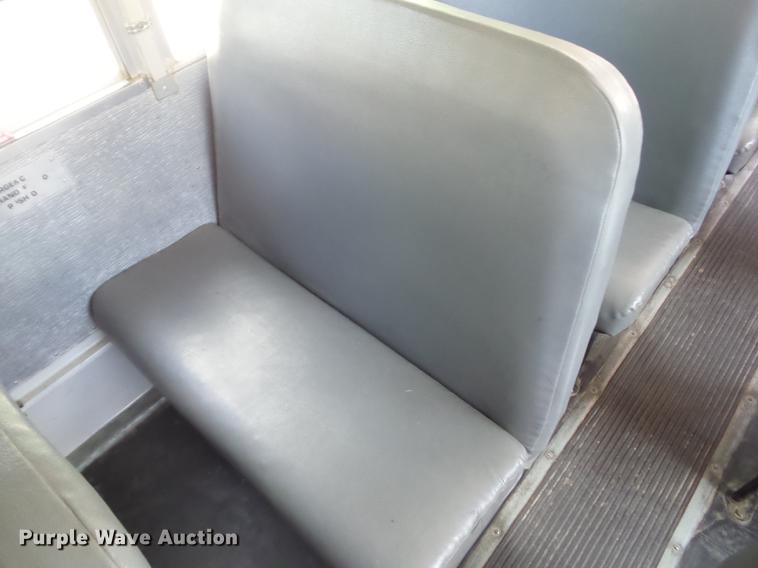 image for item EI9832 1999 International 3800 school bus