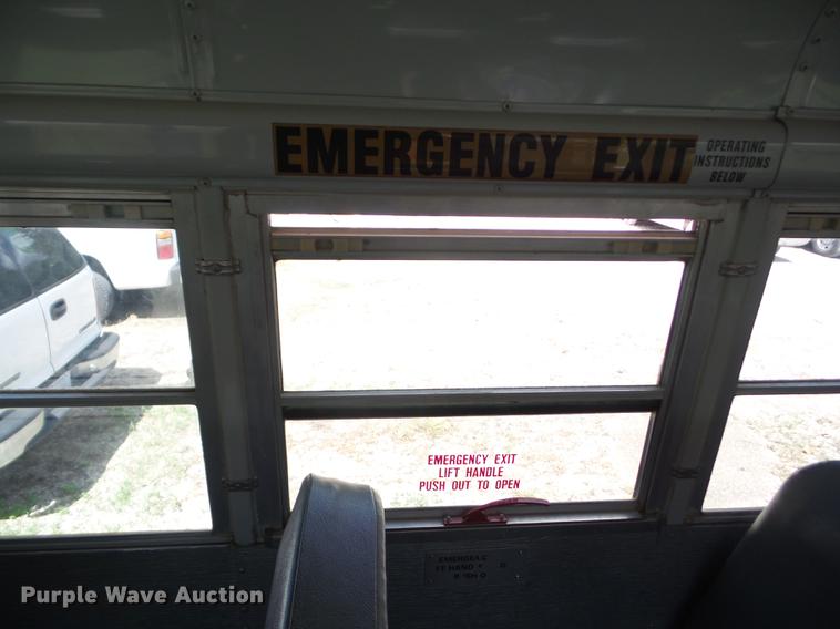 image for item EI9832 1999 International 3800 school bus