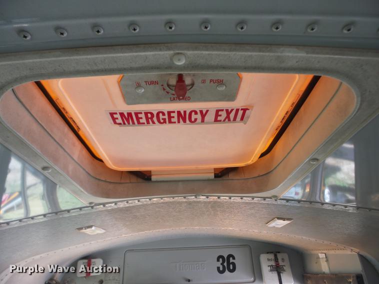 image for item EI9832 1999 International 3800 school bus