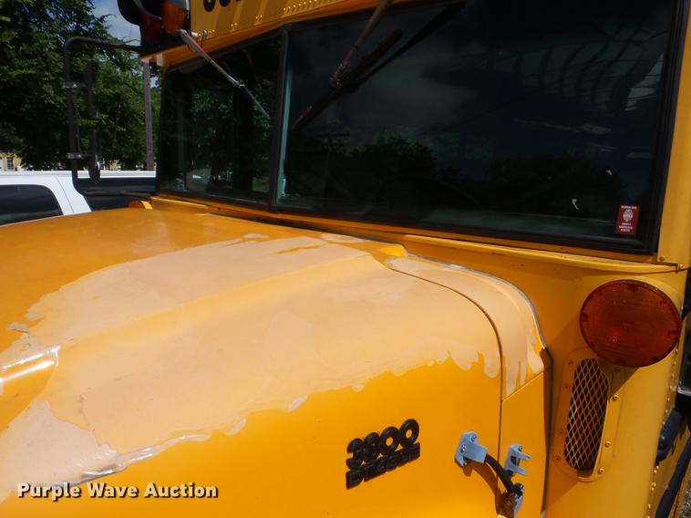 image for item EI9832 1999 International 3800 school bus