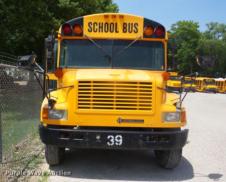 image for item EI9833 1999 International 3800 school bus