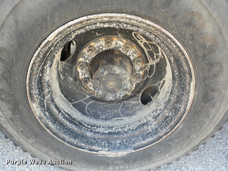 image for item EI9833 1999 International 3800 school bus