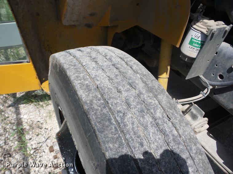 image for item EI9833 1999 International 3800 school bus