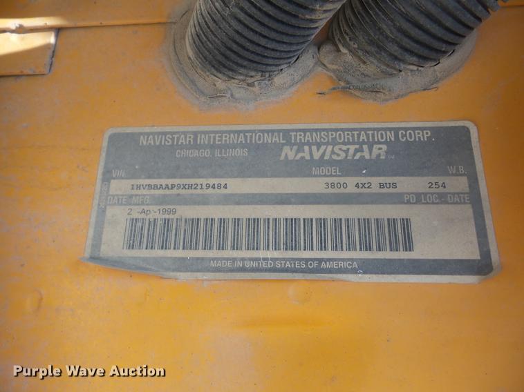 image for item EI9833 1999 International 3800 school bus