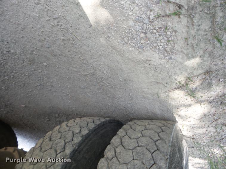 image for item EI9833 1999 International 3800 school bus