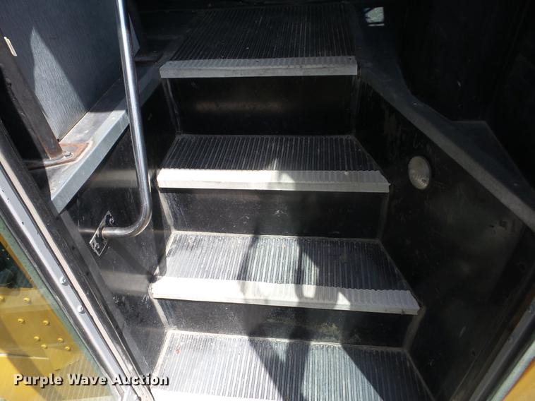 image for item EI9833 1999 International 3800 school bus