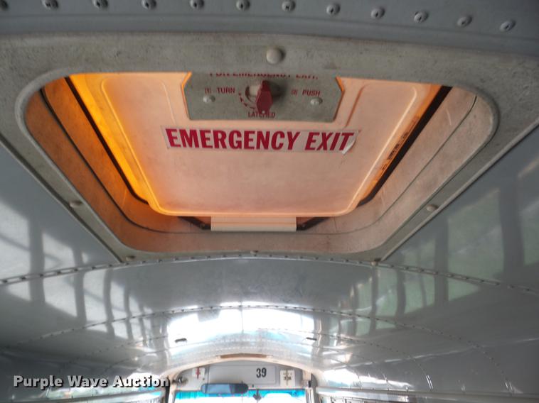 image for item EI9833 1999 International 3800 school bus