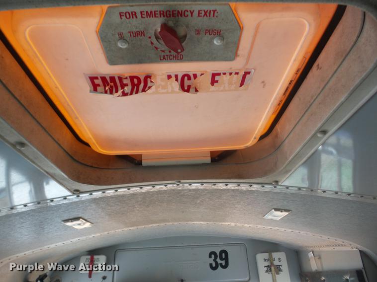 image for item EI9833 1999 International 3800 school bus