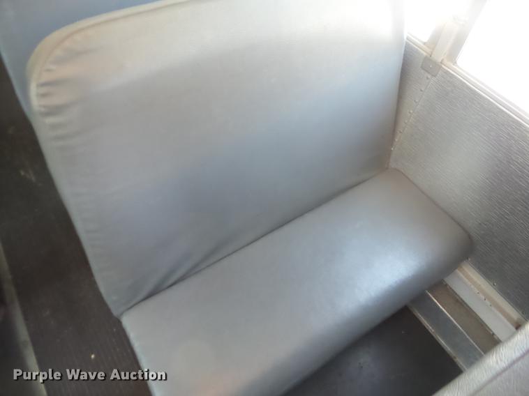 image for item EI9833 1999 International 3800 school bus