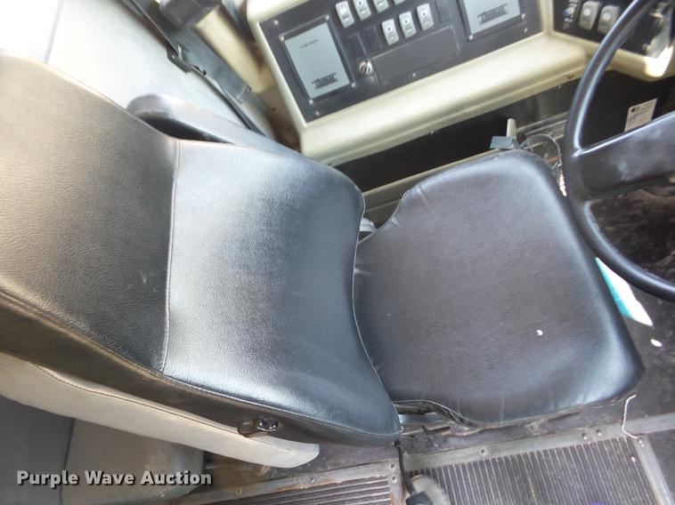 image for item EI9833 1999 International 3800 school bus