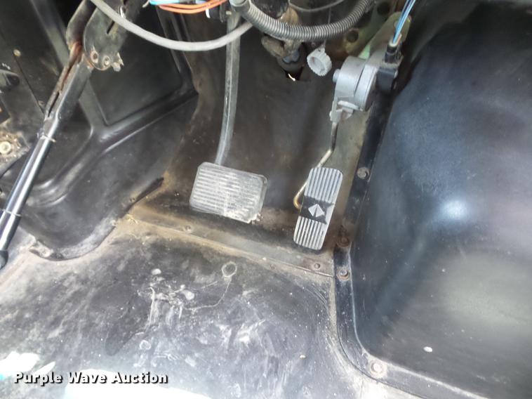 image for item EI9833 1999 International 3800 school bus