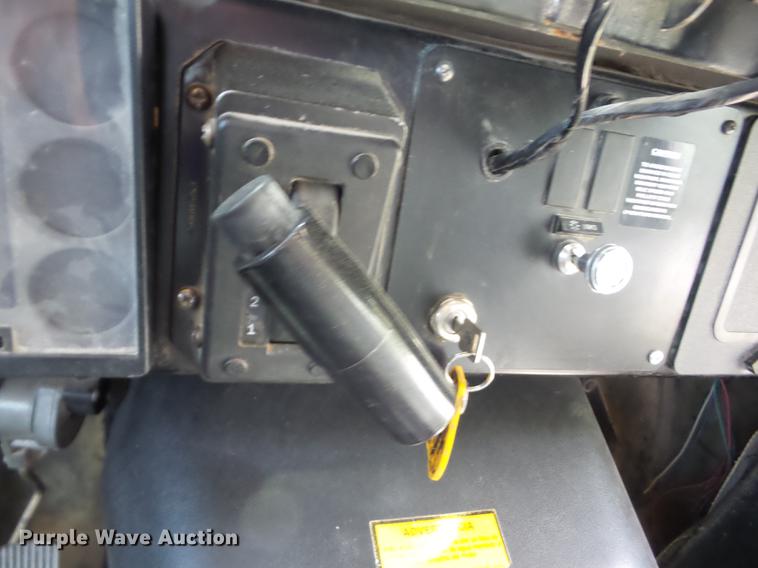 image for item EI9833 1999 International 3800 school bus