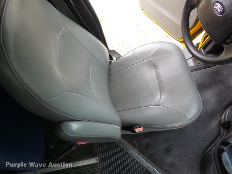 image for item EI9834 2007 Ford E450 school bus