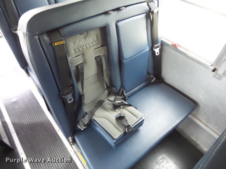 image for item EI9834 2007 Ford E450 school bus