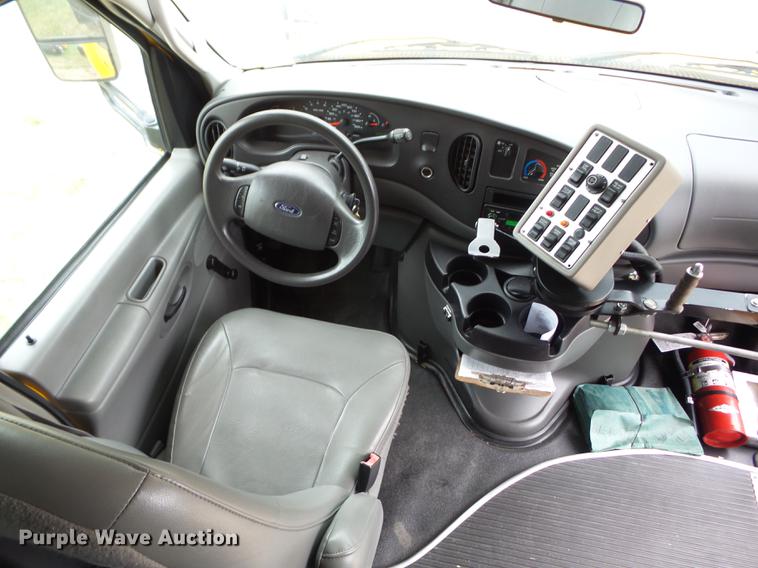 image for item EI9835 2008 Ford Econoline E450 school bus
