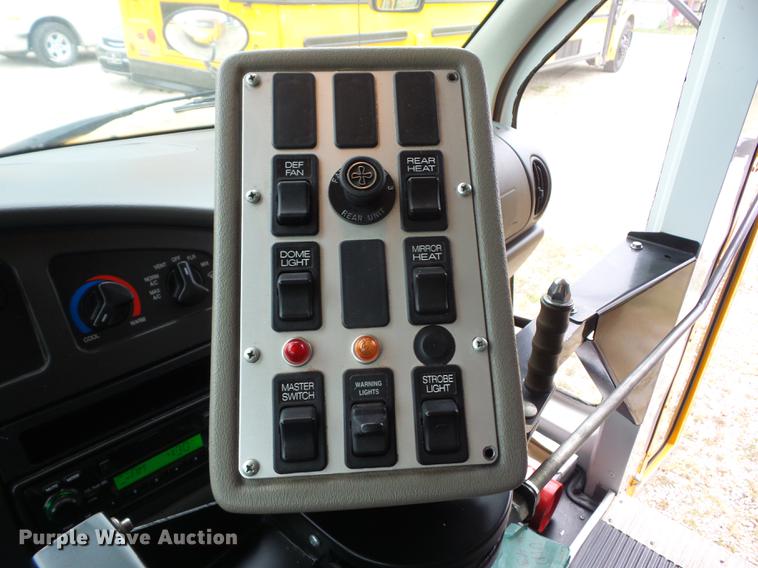 image for item EI9835 2008 Ford Econoline E450 school bus