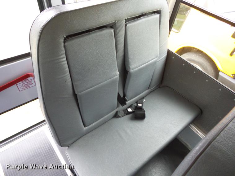 image for item EI9835 2008 Ford Econoline E450 school bus