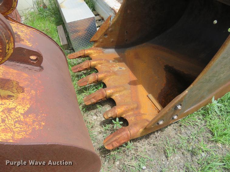 image for item EJ9655 Hensley excavator bucket