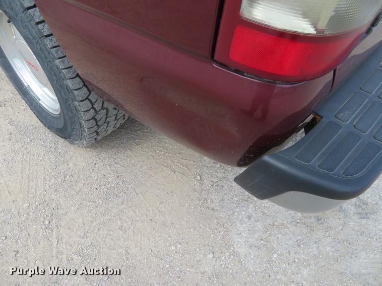 image for item EJ9663 2001 GMC Sierra 1500 Ext. Cab pickup truck