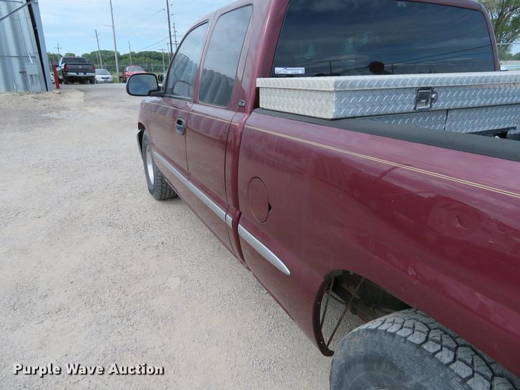 image for item EJ9663 2001 GMC Sierra 1500 Ext. Cab pickup truck