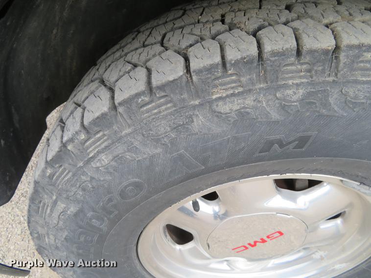 image for item EJ9663 2001 GMC Sierra 1500 Ext. Cab pickup truck